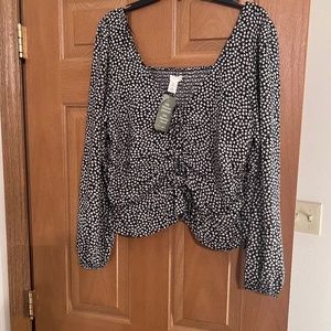 H&M black and white cropped blouse